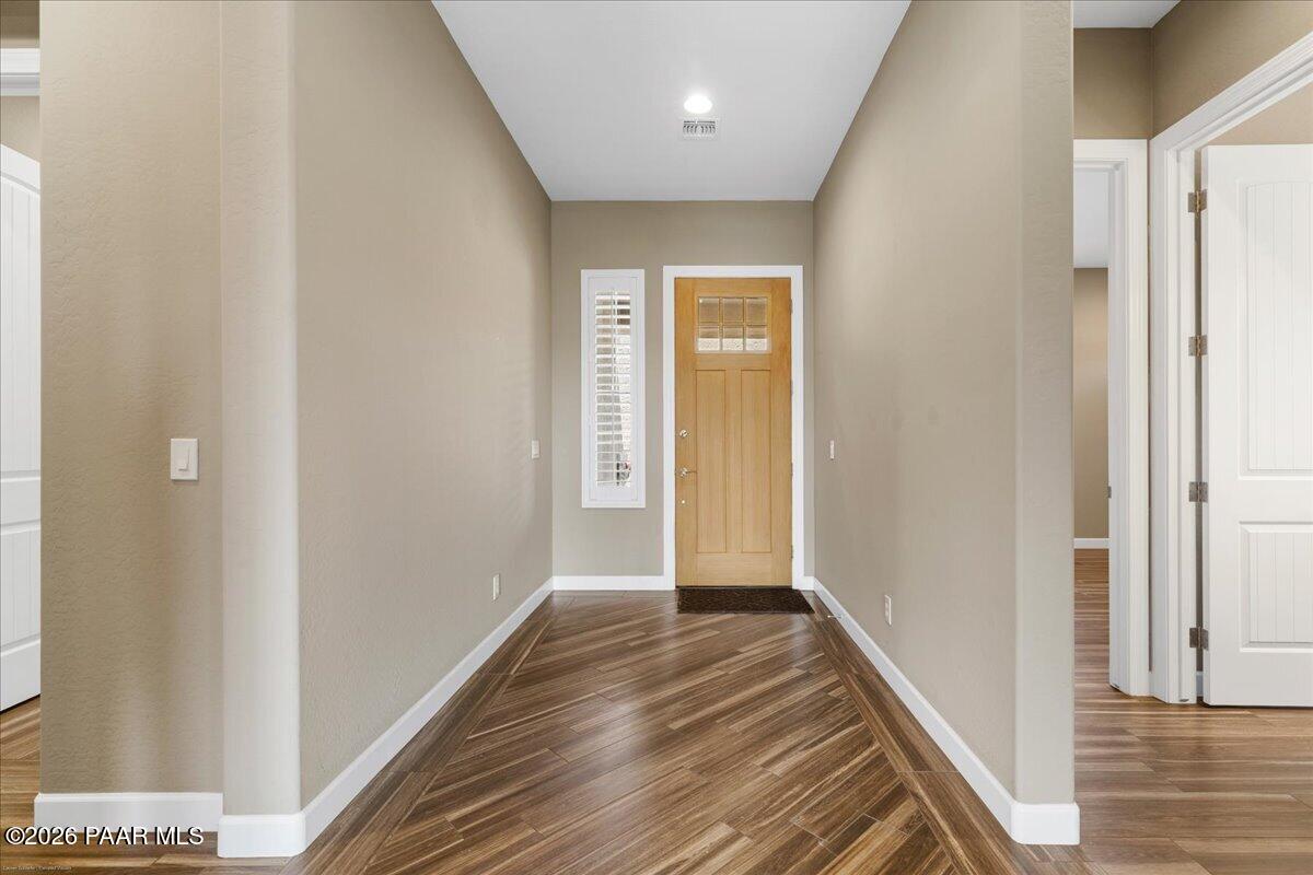 1221 S Lakeview Drive