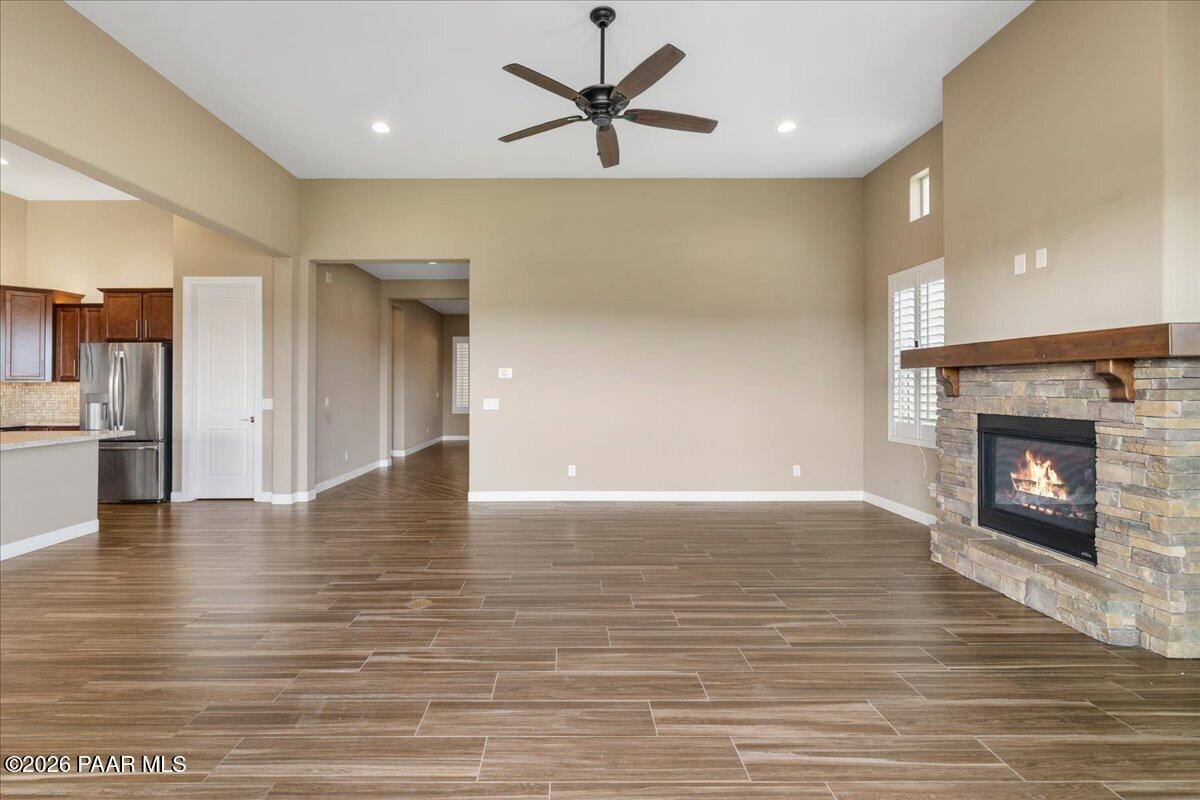 1221 S Lakeview Drive
