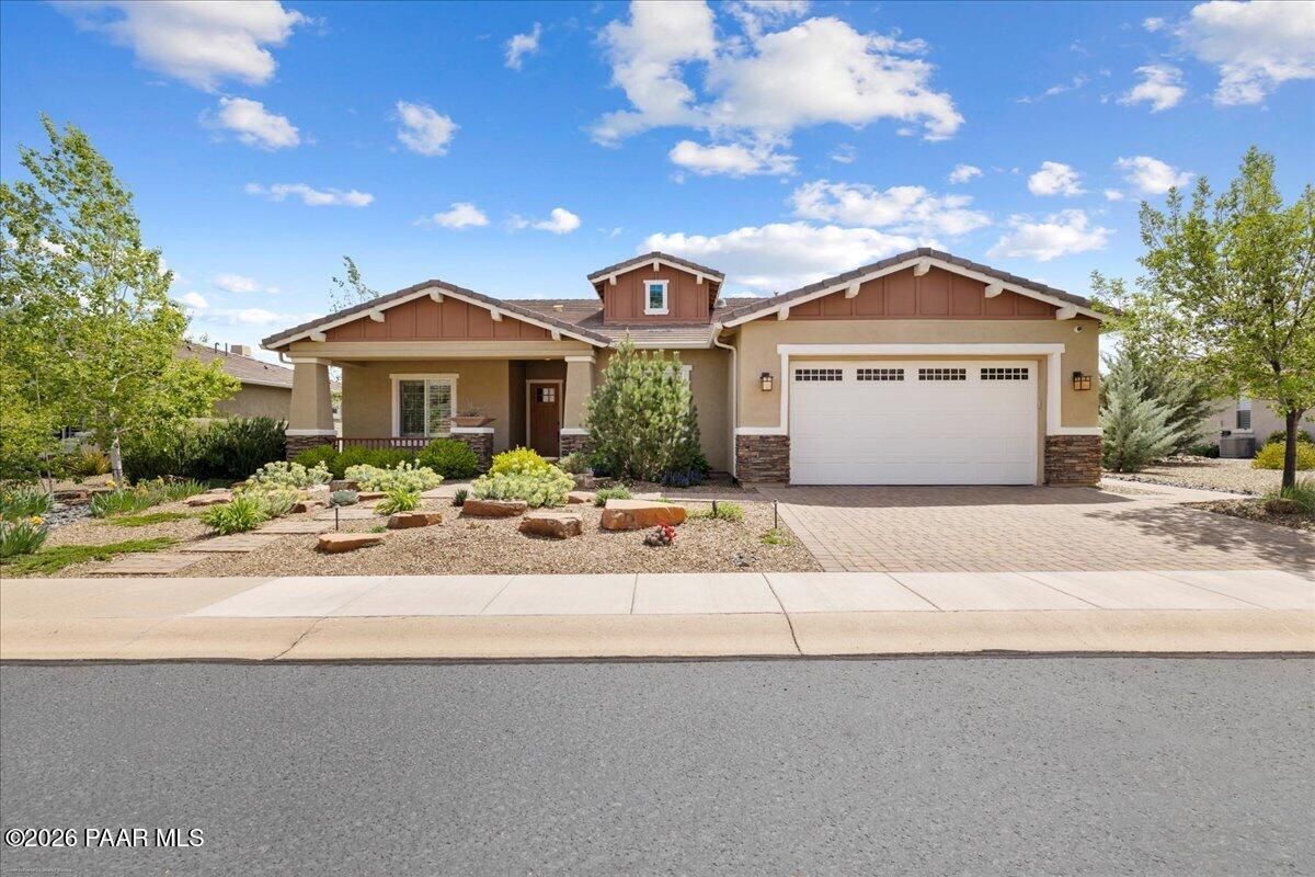 1221 S Lakeview Drive